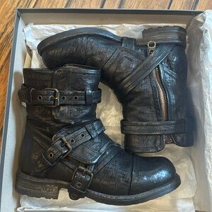 Women’s UGG Italian leather boots